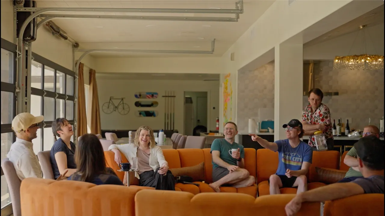 Команда kntext в студии